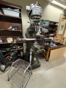 I used this milling machine to drill holes into the aluminum plate. Unfortunately, I'm too short to reach the top, so I use a stool.